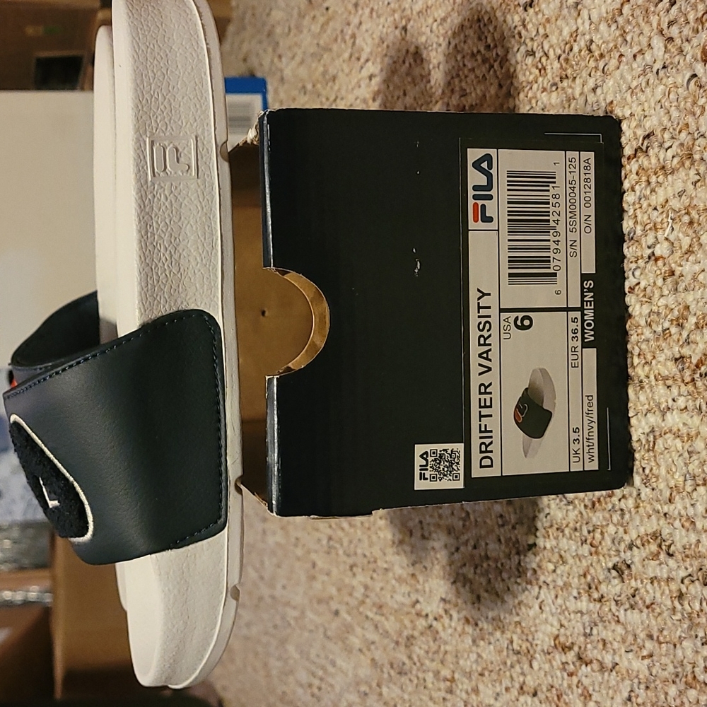Fila slide